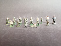 II. World War 18 painted + 2 lead soldiers - ep
