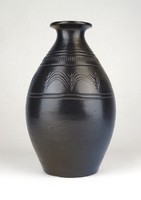 1B721 Jelzett mohácsi fekete cserép váza 17 cm