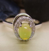 Gyönyörű ezüstgyűrű valódi opál kővel