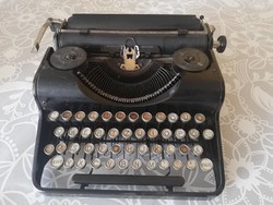 Hangulatos kerek gombos Olympia írógép dekorációnak