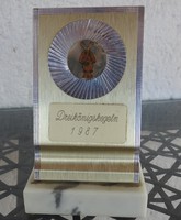 Dreikönigskegeln 1987 díj márvány talapzaton
