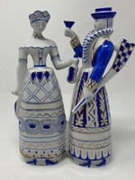 Kék-fehér-arany festésű Hollóházi porcelán- Pálinkázó magyar pár