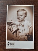 Régi gyerekfotó 1934 kislány játékbabával Rozgonyi fénykép