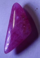 Fantázia kaboson málna színű rubin drágakő 5 ct (100)