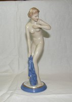 Elly Strobach Konigova  Akt törülközővel Porcelán Figura