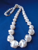 Huge eyed pearl necklace in pearl color 74 cm