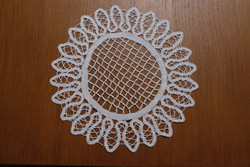 Beaten lace tablecloth, circular. Demanding needlework