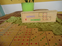 Színes Montessori  fa dominó 7-ig 28 darabos, a dominó 3,5x7x0,5 cm, a doboz 27x8,5x4 cm