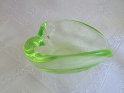 Szív alakú uránzöld üveg hamutartó
