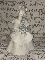 Kovács Éva - Lány virágcsokorral fodros ruhában, jelzett HATALMAS kerámia, 43 cm.