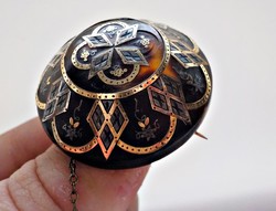 Bámulatos teknőspáncél bross ezüsttel és aranyozott lemezekkel díszítve a viktóriánus korból