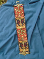 Perzsa szőnyeg cselédhívó, falidísz vastag súlyos rátétekkel 86cm x 19 széles hibátlan