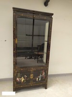 Antik kínai ázsiai bútor dombor berakásos festett gésa nagy fekete lakk üveges szekrény 3224 vitrin