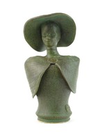 0P055 Lovas Katalin : Zöld kerámia kalapos nő