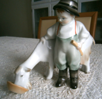 Zsolnay kecskét etető fiú,  figurás szobor