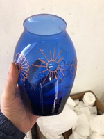Régi üveg váza, 18 cm magasságú, hibátlan állapotban.