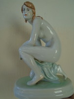 Zsolnay porcelán szobor, antik darab, térdeplő, fürdőző nő.hibátlan.