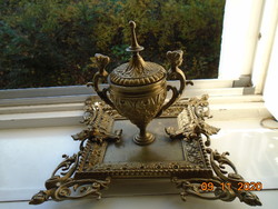 19 sz Empire TŰZARANYOZOTT BRONZ ÖNTVÉNY kalamáris nimfákkal, puttókkal, csavart lábakon
