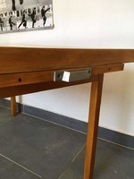 Felújitandó, magyar retro dohányzó asztal kihúzható szervirozó tálcával, fém füllel
