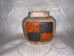 B. Várdeák Ildikó kisméretű váza, 10 cm.