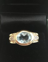 Gyönyörű 14 karátos arany gyűrű kék topázzal és brilliánsokkal
