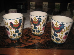 Kakasos kerámia poharak   , 8 x 9,6  cm , jelzett , jókvalitású , szép  tárgyak