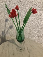 3 db piros üveg rózsa 2 db levél antik csavart szárú üveg pohárban.