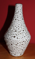 Fehér lukacsos váza RETRO