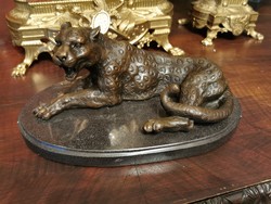 Pihenő leopárd - bronz szobor 