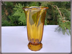 Szép, virágfej formájú, csavart testű, borostyán színű, Art Deco vastag üveg váza az 1930-as évekből
