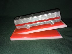 Retro Ikarus busz alu modell műanyag talapzaton