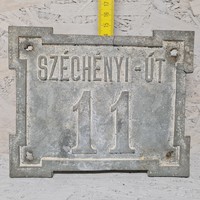 "Széchényi-út 11." fémöntvény házszámtábla (1421)