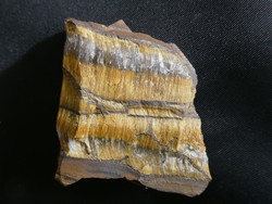 Természetes, nyers Tigrisszem ásvány. Többféle kvarc alkotta mintadarab. 44 gramm