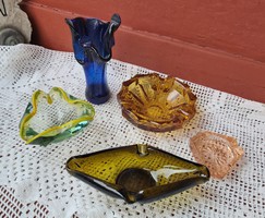 Gyönyörű Bohemia cseh kék üveg váza  ,üveg hamutartók, színes hamutartó, hamus .Nosztalgia darabok