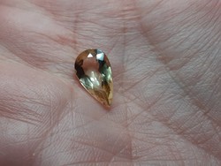 2.67 ct arany színű berill csepp alakú drágakő Madagaszkárról