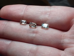 3db egyenkent 0.66 ct arany színű berill ( heliodor)bagett alakú drágakő Madagaszkárról
