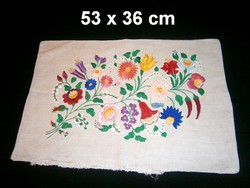 Kalocsai virág mintával kézzel hímzett vászon díszpárna, párna huzat méret a képen
