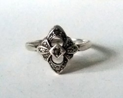 Szecessziós ezüst gyűrű markazitokkal