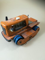 Antik lemez lánctalpas játéktraktor