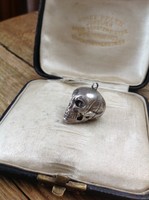 Régi ezüst nyitható koponya méregtartó medál