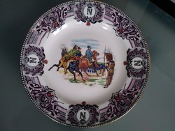 Belga Boch La Louviére cég által készített fajansz tányér Napóleon győzelméről. 