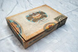 Antik szivar doboz Cuba kubai szivar különlegesség doboza H. Upmann HABANA zárjegy 22,5 cm