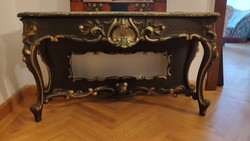  XIX. század második felében készült neobarokk stílusú, aranyozott konzolasztal