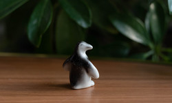 Miniatűr gonosz pingvin - vad, morcos pici pingvin - Hollóházi retro porcelán figura