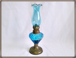 Kék üveges réz talpas és nyakú antik petróleum lámpa