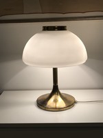 Képcsarnokos asztali lámpa opálüveg búrával, K. Iriaklisz tervezés