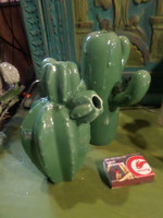 2 db kaktusz formájú , kerámia váza / 16 és 14 cm-esek / egyben , sérülésmentes , szép állapotban .