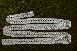 Horgolt csipke polc dísz , drapéria ruha terítő csipke 243 x 4,5 cm