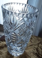 Nagyméretű dúsan csiszolt, 20,5 cm kristály váza, különleges mintával, hibátlan, vitrin minőségben