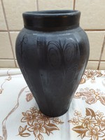 Fekete kerámia váza eladó!